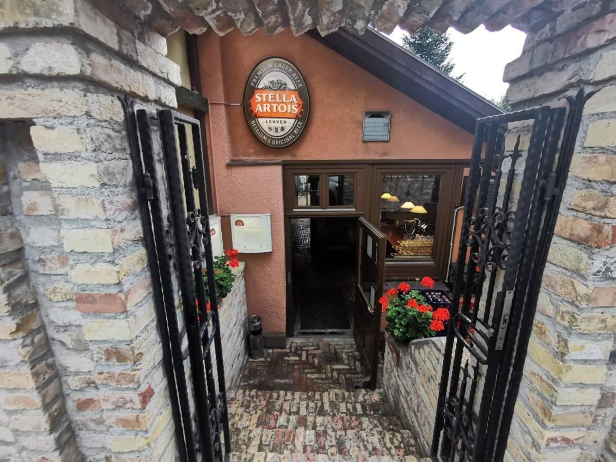 Apartman Poirot Balcony Erd Exterior photo